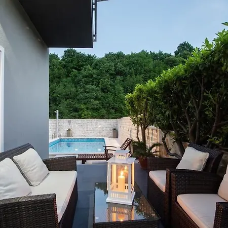 Melani With Heated Pool *