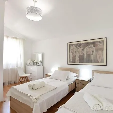 Villa Melani With Heated Pool Sinj