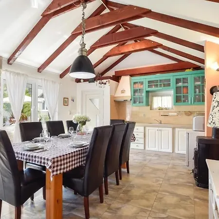 Villa Melani With Heated Pool Sinj