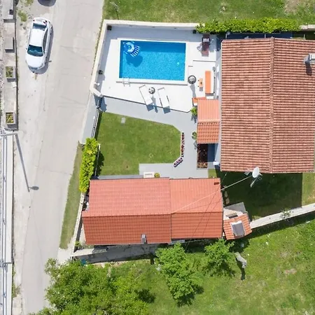 Villa Melani With Heated Pool *