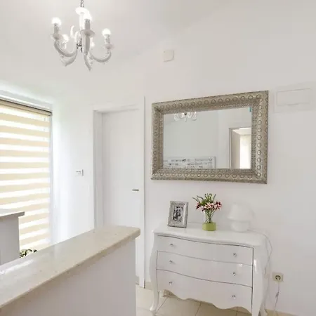 Villa Melani With Heated Pool Sinj