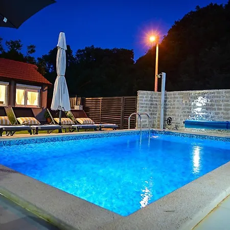 Villa Melani With Heated Pool