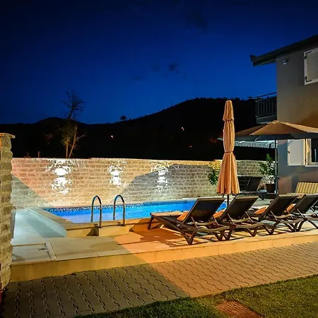 Villa Melani With Heated Pool Sinj
