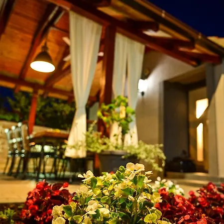 Melani With Heated Pool Villa