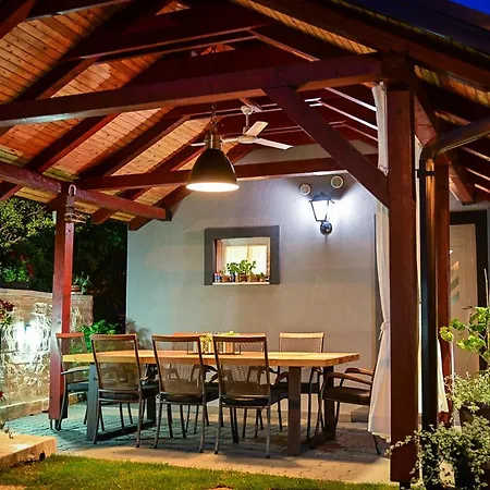 Melani With Heated Pool *