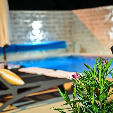 Melani With Heated Pool