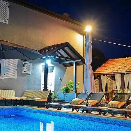 Melani With Heated Pool