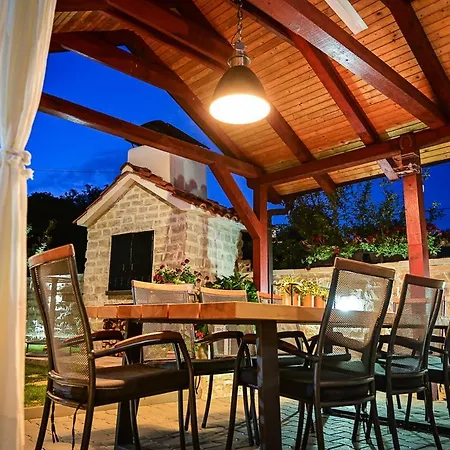 Melani With Heated Pool Sinj