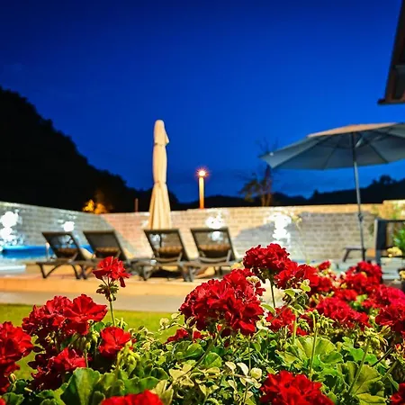 Villa Melani With Heated Pool
