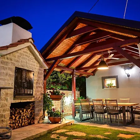 Melani With Heated Pool Sinj