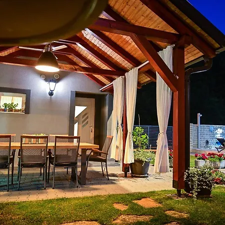 Melani With Heated Pool Villa