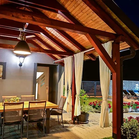 Melani With Heated Pool Villa